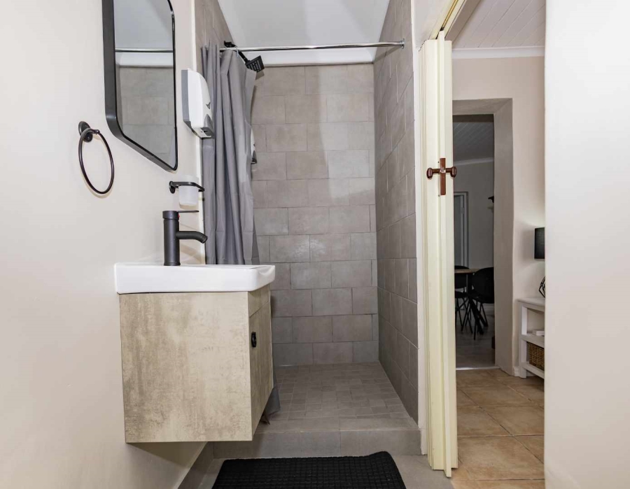 To Let 2 Bedroom Property for Rent in Oakdale Western Cape